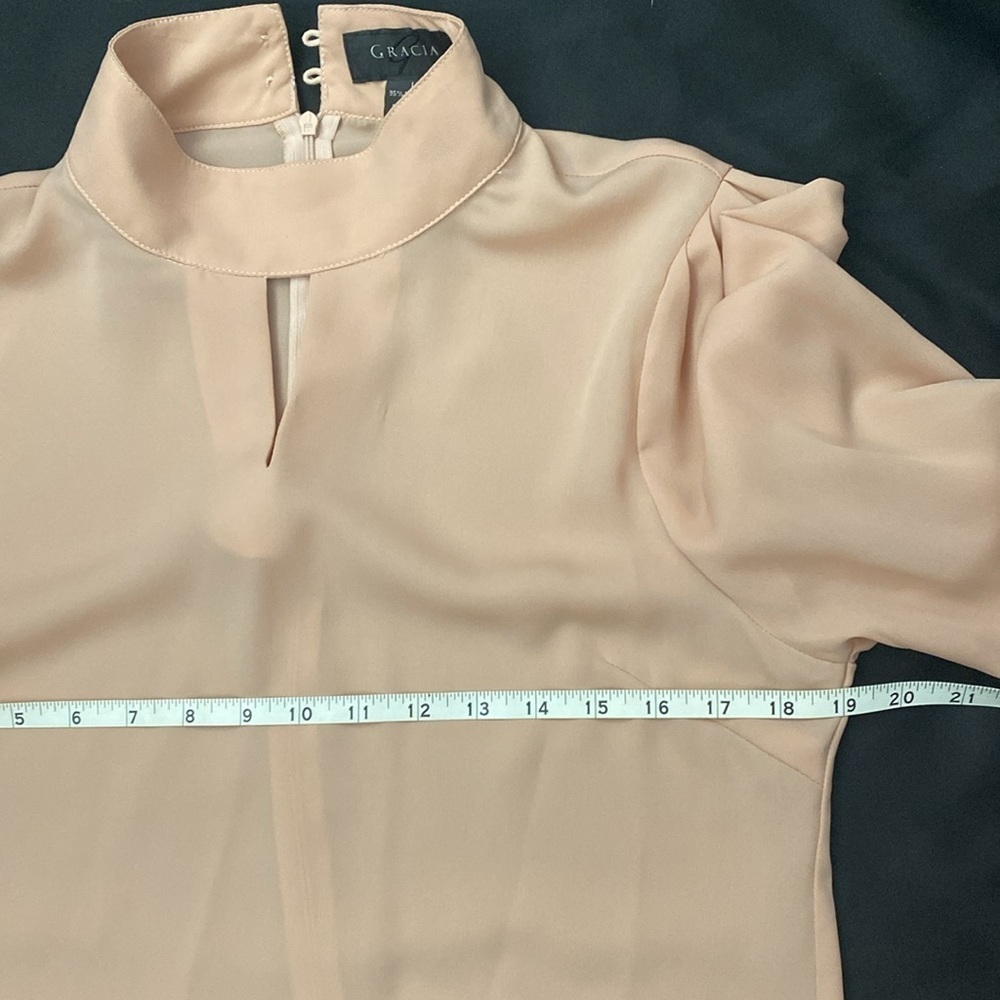 Gracia Key hole high neck neckline cascade cuffs blouse T19678 in beige - Picture 12 of 13